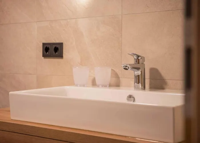 لانداوس غومبولد شقة *