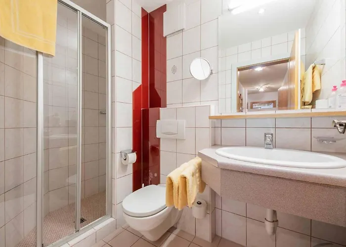 لانداوس غومبولد *